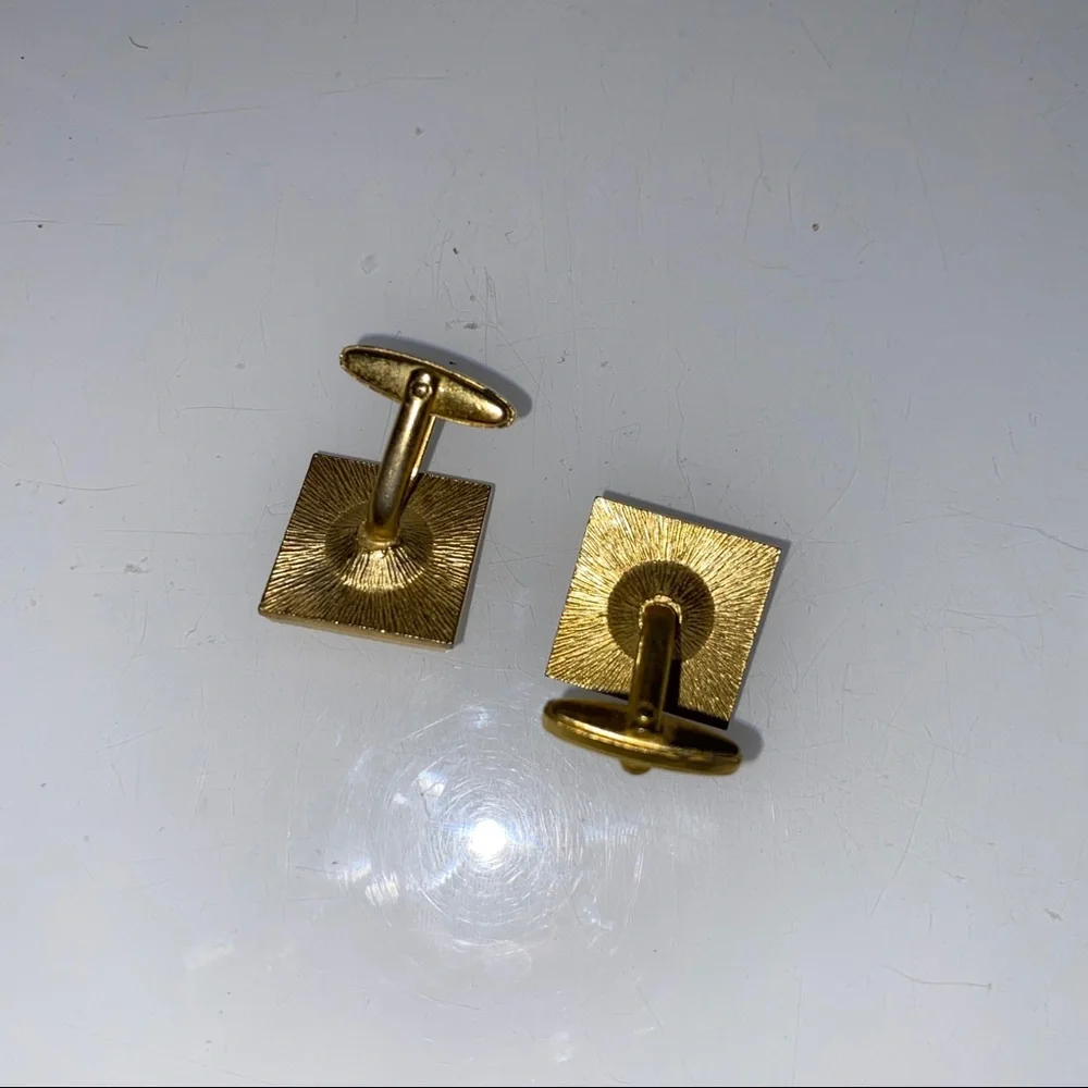 Kaleidoscope stone in gold toned‎ case cuff links